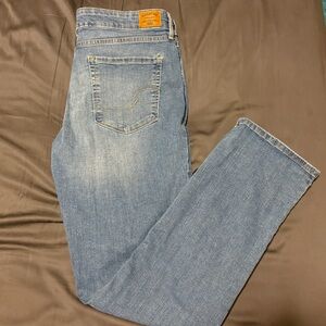 LEVIS SIGNATURE TOTALLY SHAPING STRAIGHT JEANS, 16 (W33, L32)